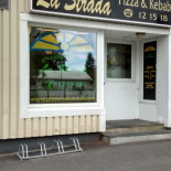 Pizzabutik La Strada Och Kebab Utomhus