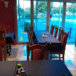 Four Small Dishes Inomhus