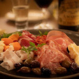 Trattoria Commedia Mat