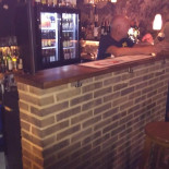 Ff:s Och Ett Litet Koek Inomhus