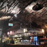 Ff:s Och Ett Litet Koek Inomhus