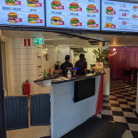 Pelles Burgare Inomhus