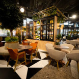 Efendys Food Court Inomhus