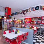 Mel's Diner Hamnen Inomhus