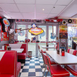 Mel's Diner Hamnen Inomhus
