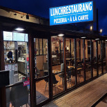 Jourpizza Och Aquarius Pub Utomhus