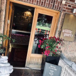 A Little Party Utomhus