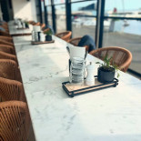 Skillinge Hamnkrog Av Två Traktörer Dryck