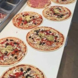 Adam's Pizzeria Meny