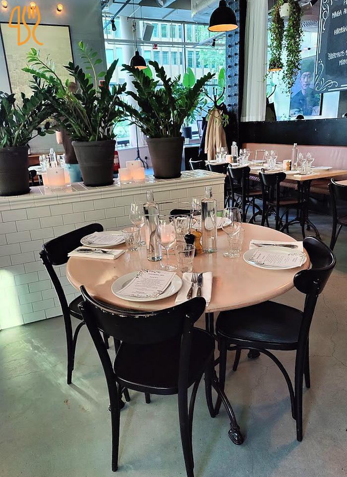 Usine Bistro 38, Restaurang Inomhus