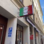 Zios Pasta Pizza Italian Utomhus