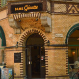 Dame Ginette Utomhus
