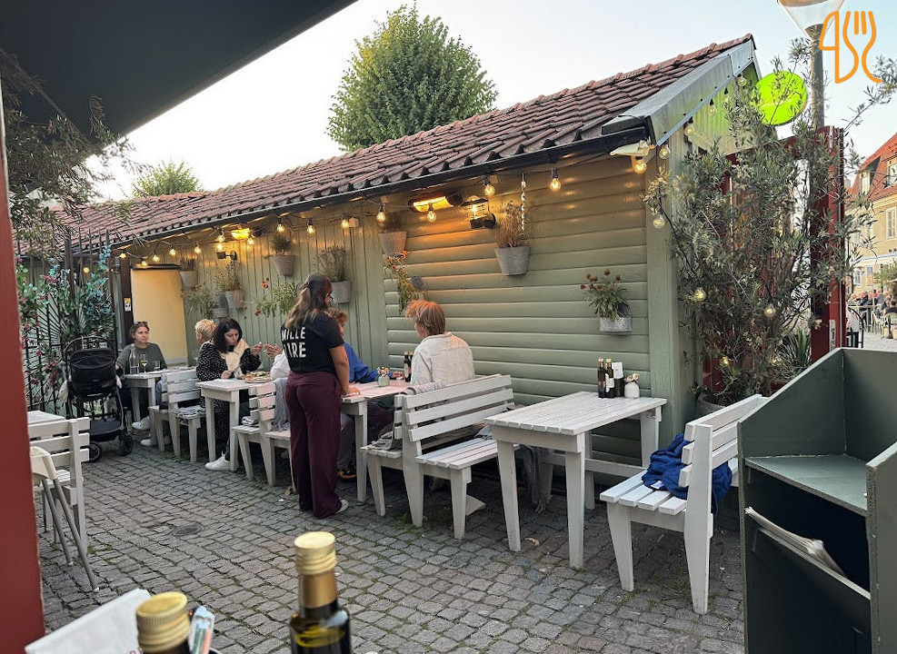 Mille Lire Stora Torget Utomhus