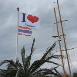 På Thai, Hamnen Askeersund Utomhus