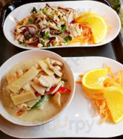 3 Zab Thai Restaurang food