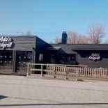 Ada's Charcoal Grill Utomhus