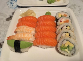 Lilja Sushi food