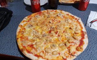 Bertas Pizzeria food