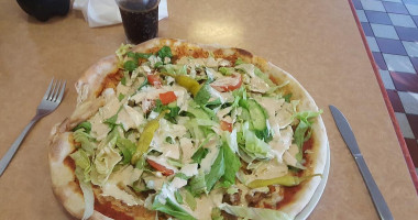 Nols Pizzeria food