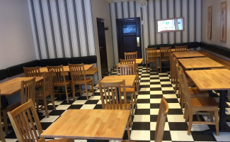 Huddinge Pizzabutik inside