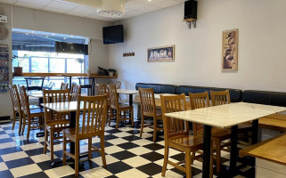 Huddinge Pizzabutik inside