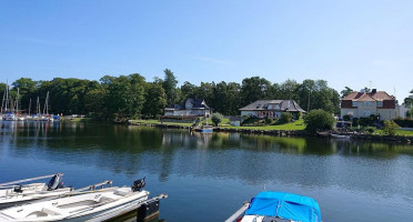 Restaurang Pråmen I Åhus outside