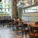 Fat Franks Pizza Wine Inomhus